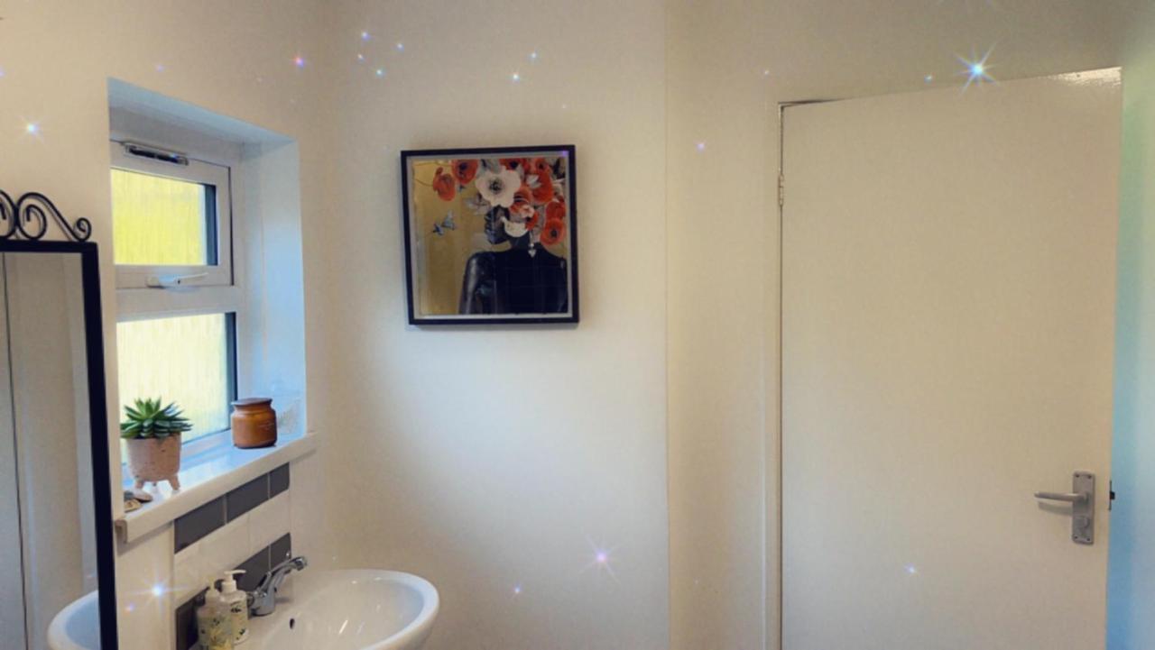 Stay In Woking With Benita Horsell Exterior photo